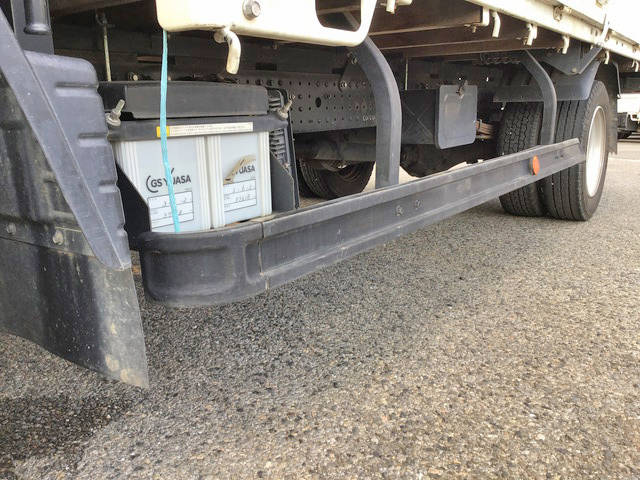 三菱ふそうキャンター平ボディ小型（2t・3t）[写真17]