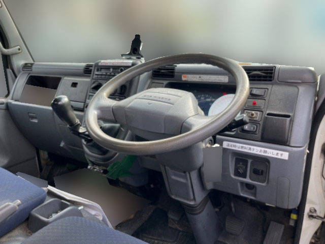 三菱ふそうキャンターアルミバン小型（2t・3t）[写真21]