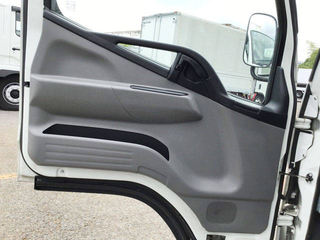 三菱ふそうキャンターアルミバン小型（2t・3t）[写真24]