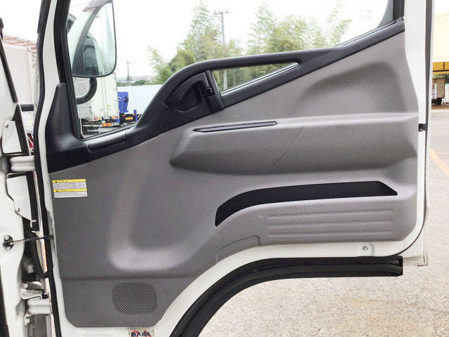 三菱ふそうキャンターアルミバン小型（2t・3t）[写真25]