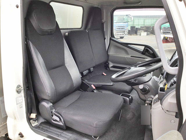 三菱ふそうキャンターアルミバン小型（2t・3t）[写真27]