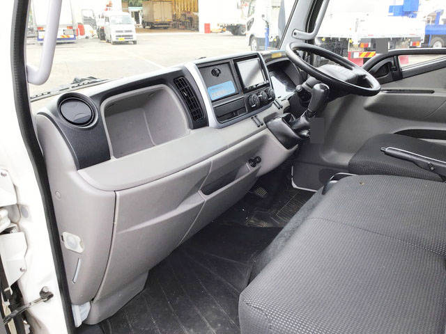 三菱ふそうキャンターアルミバン小型（2t・3t）[写真28]