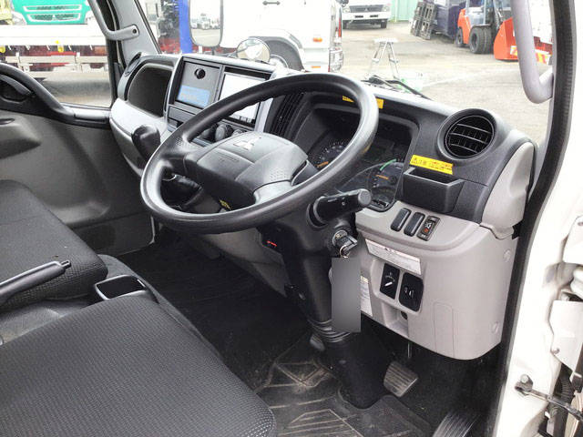 三菱ふそうキャンターアルミバン小型（2t・3t）[写真29]