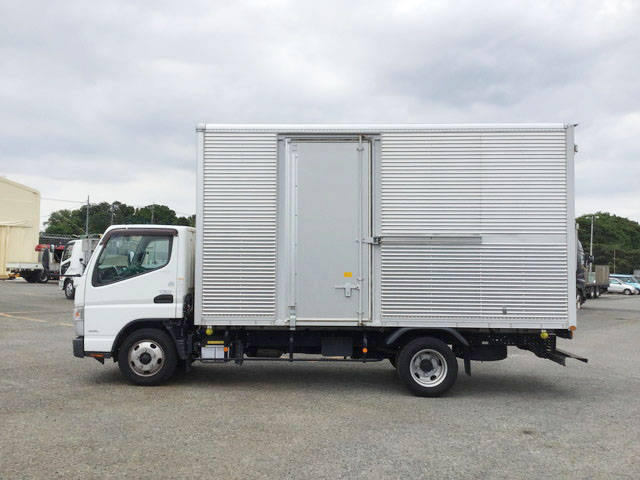 三菱ふそうキャンターアルミバン小型（2t・3t）[写真06]