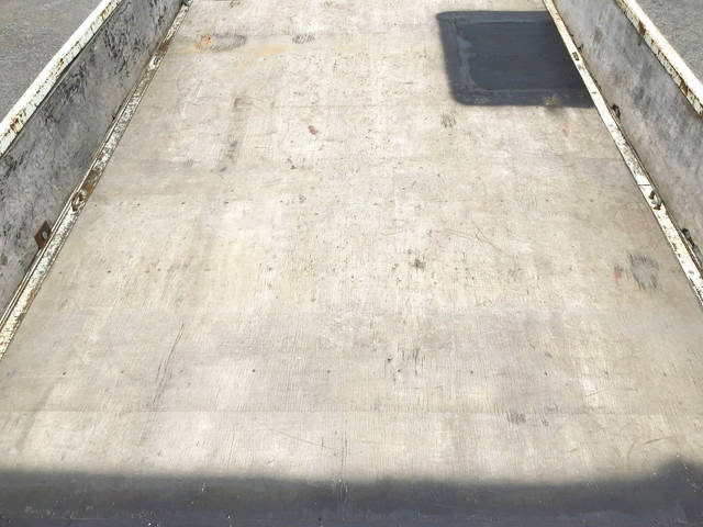 三菱ふそうキャンター平ボディ小型（2t・3t）[写真13]