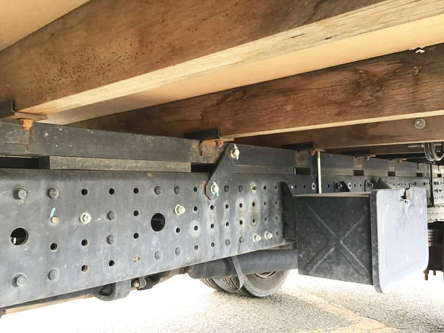 三菱ふそうキャンター平ボディ小型（2t・3t）[写真20]