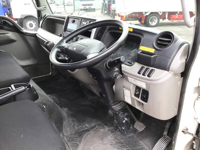 三菱ふそうキャンター平ボディ小型（2t・3t）[写真32]