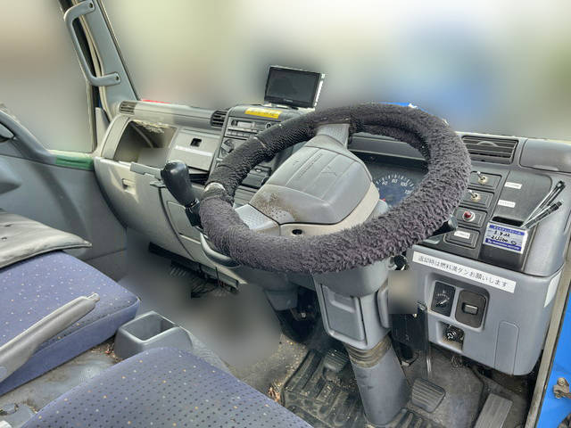 三菱ふそうキャンターアルミバン小型（2t・3t）[写真11]