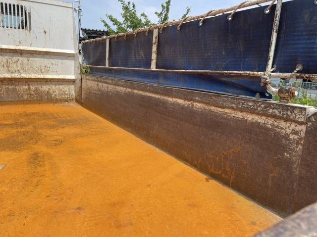 三菱ふそうキャンターダンプ小型（2t・3t）[写真13]