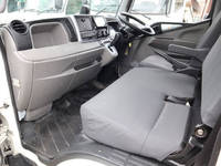 三菱ふそうキャンターアルミバン小型（2t・3t）[写真30]