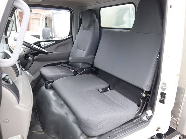 三菱ふそうキャンターアルミバン小型（2t・3t）[写真31]