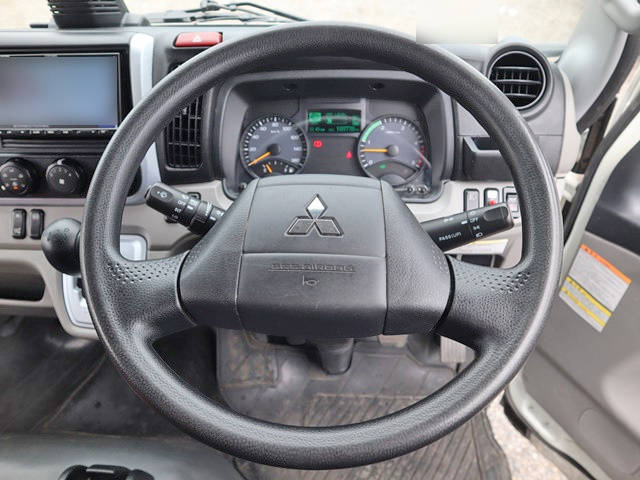 三菱ふそうキャンターアルミバン小型（2t・3t）[写真32]