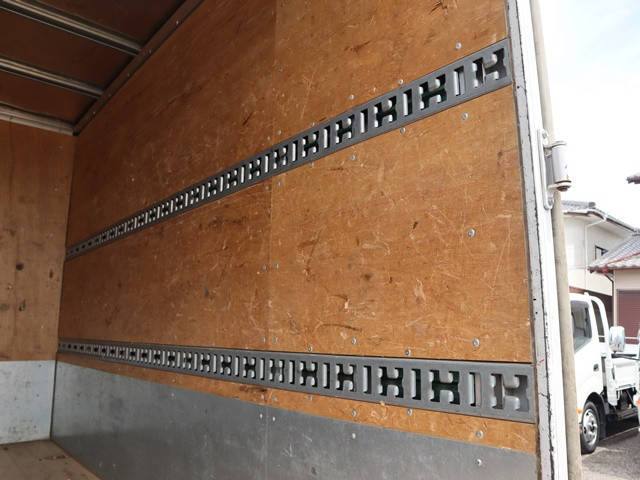 三菱ふそうキャンターアルミバン小型（2t・3t）[写真09]