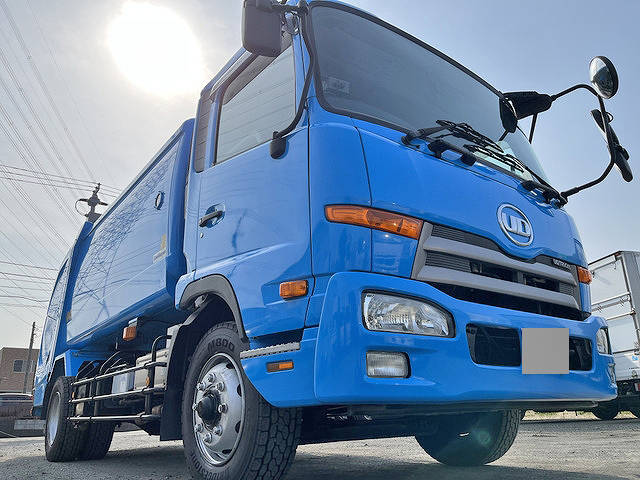 UDトラックスコンドルパッカー車（塵芥車）増トン（6t・8t）[写真01]