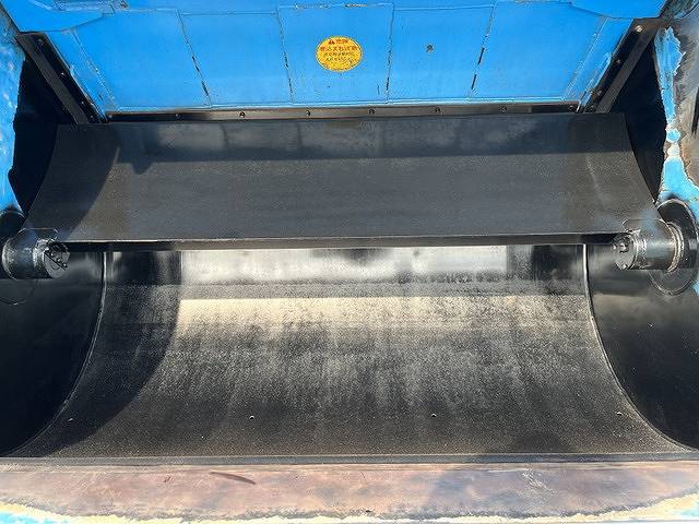 UDトラックスコンドルパッカー車（塵芥車）増トン（6t・8t）[写真05]