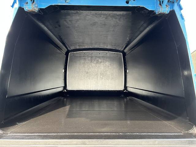 UDトラックスコンドルパッカー車（塵芥車）増トン（6t・8t）[写真07]