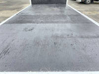 三菱ふそうキャンター平ボディ小型（2t・3t）[写真11]