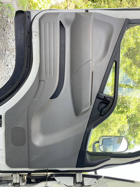 三菱ふそうキャンター平ボディ小型（2t・3t）[写真30]