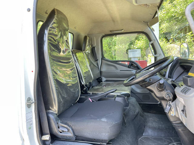 三菱ふそうキャンター平ボディ小型（2t・3t）[写真35]