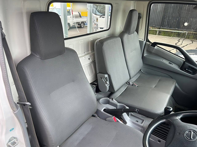 日野デュトロ平ボディ小型（2t・3t）[写真12]