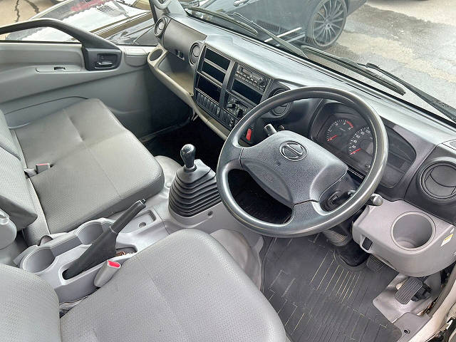 日野デュトロ平ボディ小型（2t・3t）[写真08]