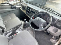 日野デュトロ平ボディ小型（2t・3t）[写真08]