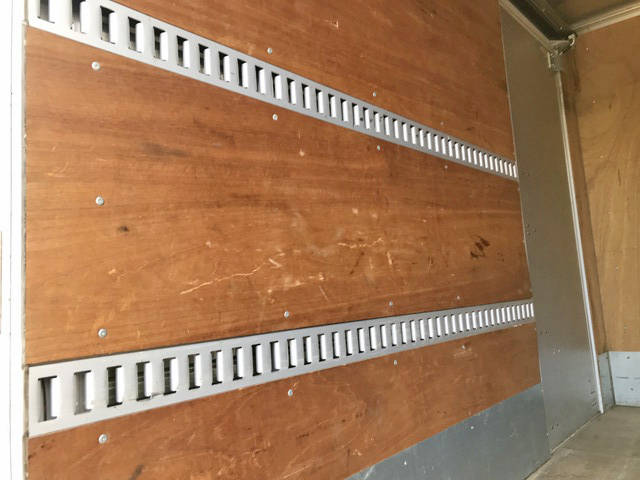 三菱ふそうキャンターアルミバン小型（2t・3t）[写真13]