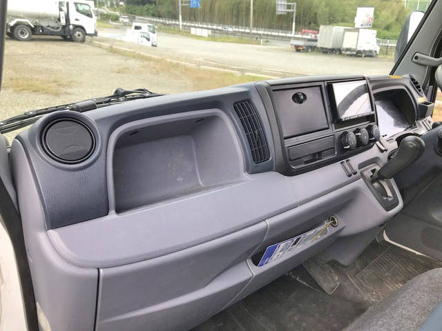 三菱ふそうキャンターアルミバン小型（2t・3t）[写真30]