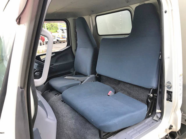 三菱ふそうキャンターアルミバン小型（2t・3t）[写真31]