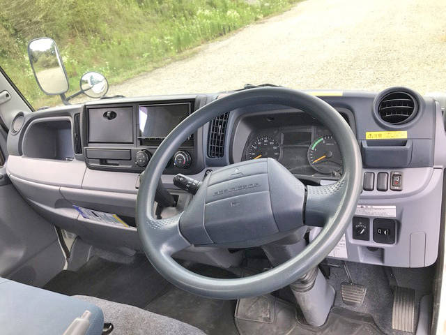 三菱ふそうキャンターアルミバン小型（2t・3t）[写真34]