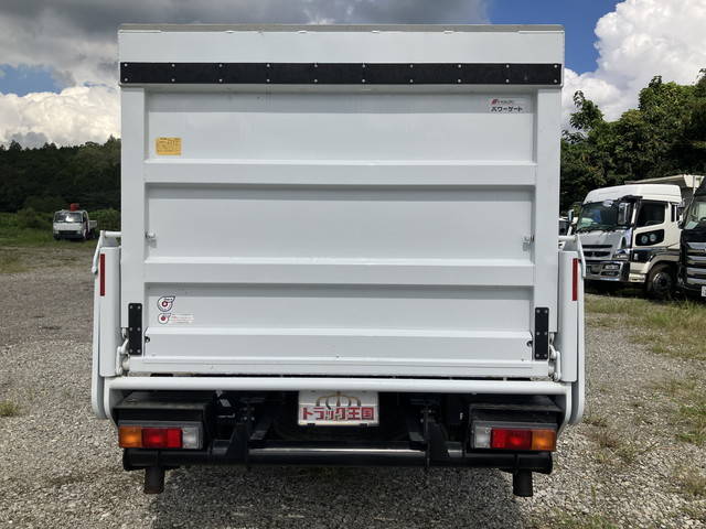 三菱ふそうキャンター平ボディ小型（2t・3t）[写真11]