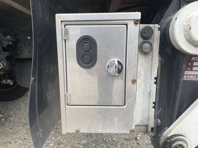 三菱ふそうキャンター平ボディ小型（2t・3t）[写真20]