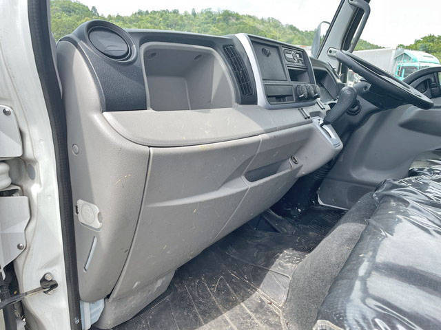 三菱ふそうキャンター平ボディ小型（2t・3t）[写真32]