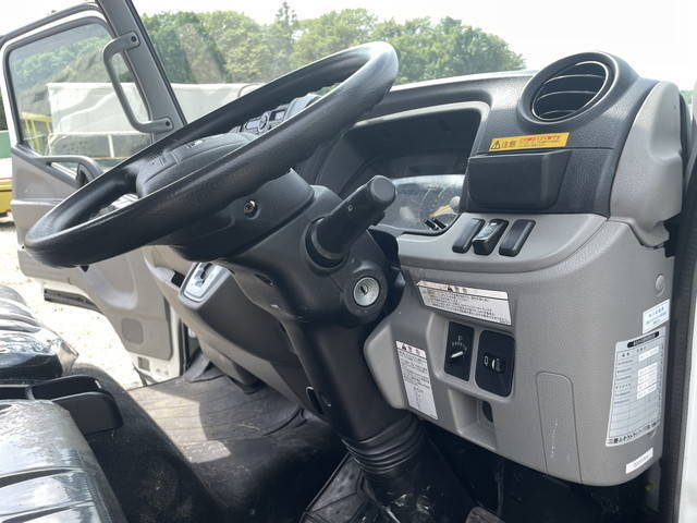 三菱ふそうキャンター平ボディ小型（2t・3t）[写真33]