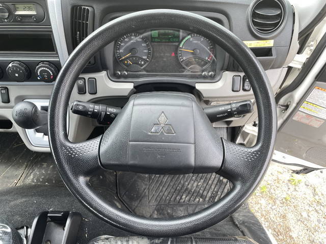 三菱ふそうキャンター平ボディ小型（2t・3t）[写真35]