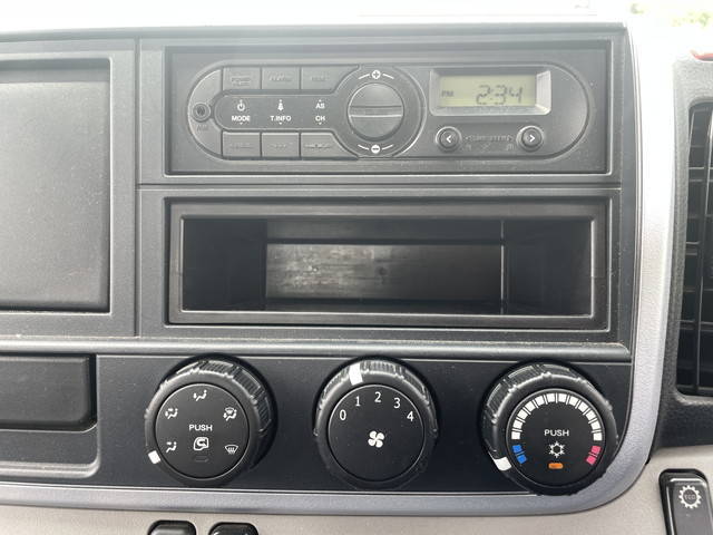 三菱ふそうキャンター平ボディ小型（2t・3t）[写真37]