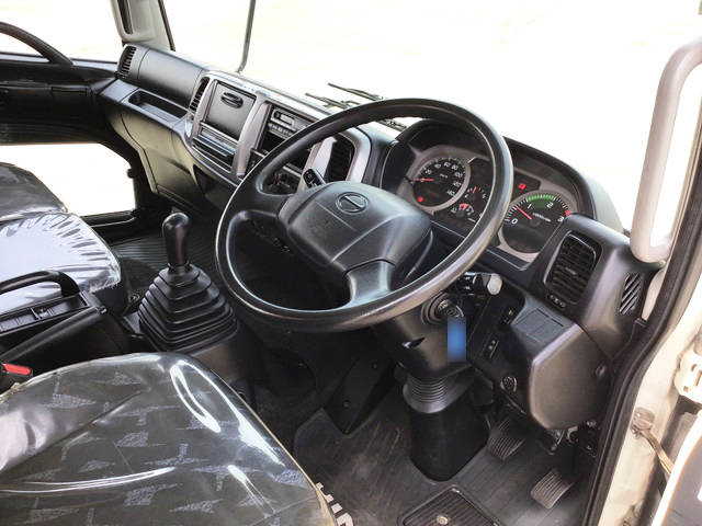 日野レンジャーセルフクレーン4段中型（4t）[写真34]