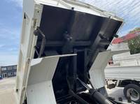 日野デュトロダブルキャブ・ダンプ小型（2t・3t）[写真15]