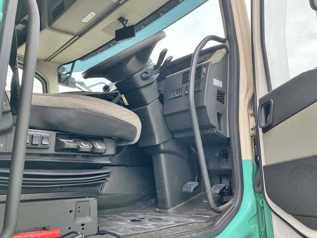 ボルボボルボFHトレーラーヘッド（トラクターヘッド）大型（10t）[写真25]