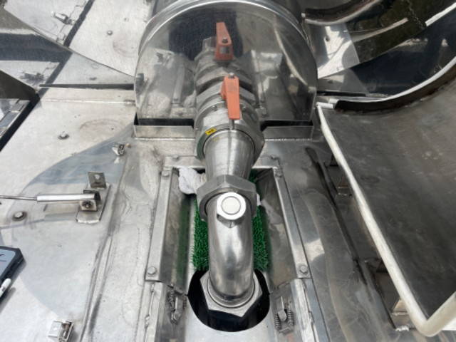 いすゞギガタンク車（タンクローリー）大型（10t）[写真08]