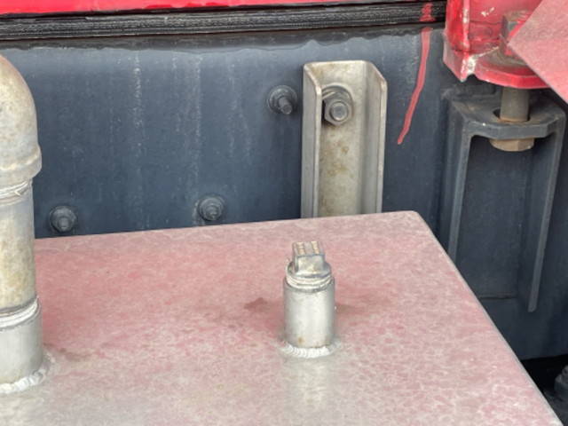 いすゞギガタンク車（タンクローリー）大型（10t）[写真11]