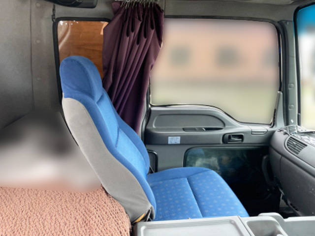 いすゞギガタンク車（タンクローリー）大型（10t）[写真28]