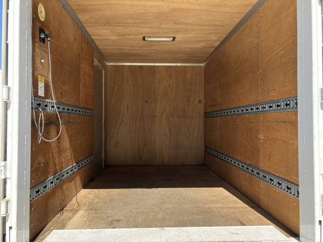 三菱ふそうキャンターアルミバン小型（2t・3t）[写真11]