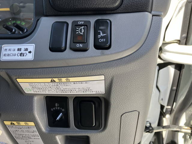 三菱ふそうキャンターアルミバン小型（2t・3t）[写真28]