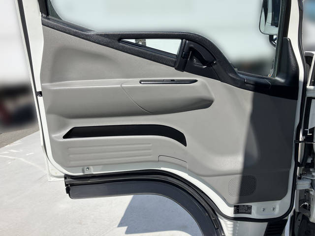 三菱ふそうキャンターアルミバン小型（2t・3t）[写真37]