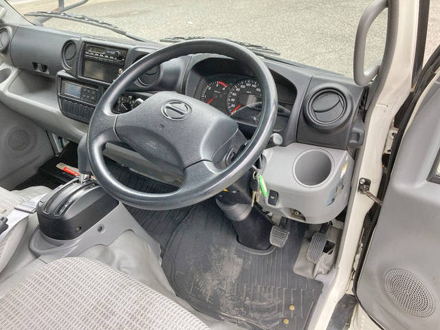 日野デュトロ冷凍車（冷蔵車）小型（2t・3t）[写真33]