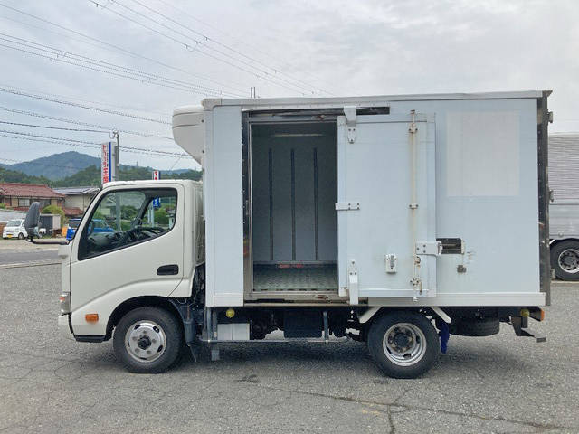 日野デュトロ冷凍車（冷蔵車）小型（2t・3t）[写真05]