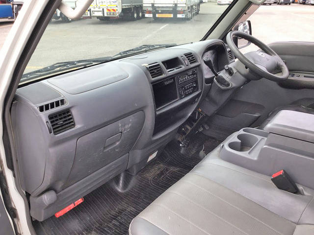 日産バネット平ボディ小型（2t・3t）[写真29]