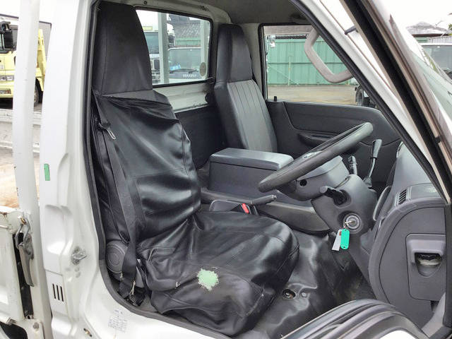 日産バネット平ボディ小型（2t・3t）[写真31]