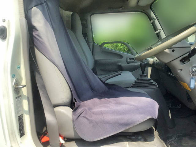 日野デュトロ幌ウイング小型（2t・3t）[写真27]